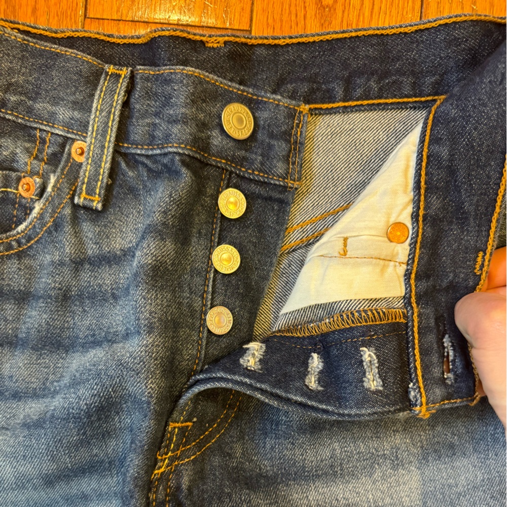 Levi Strauss - 501® ORIGINAL FIT HIGH RISE WOMEN'S SHORTS - W 36 - Picture 6 of 7